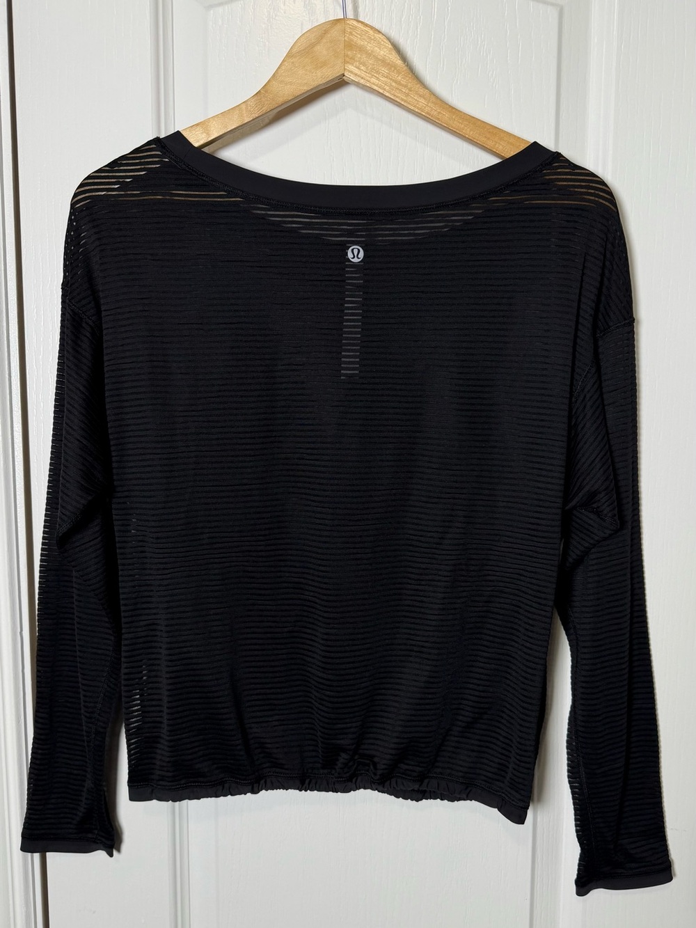 Lululemon Clear and Present Long Sleeve Black Shirt 4 - Picture 4 of 6